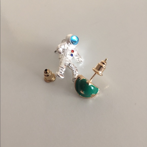 Astronaut and Planetary Earring Set - Picture 5 of 7